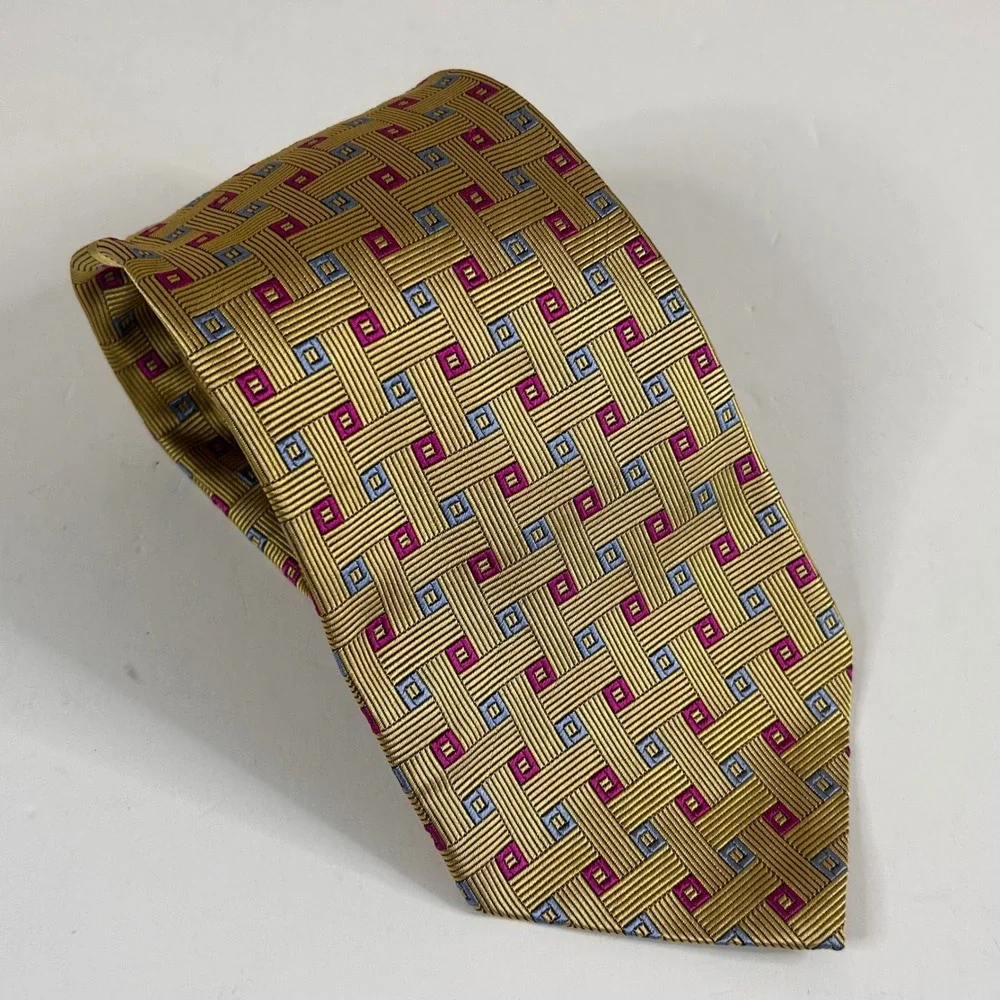 Brooks Brothers Necktie Gold Geometric Silk Woven Italy USA Made 3 3/4 x 59